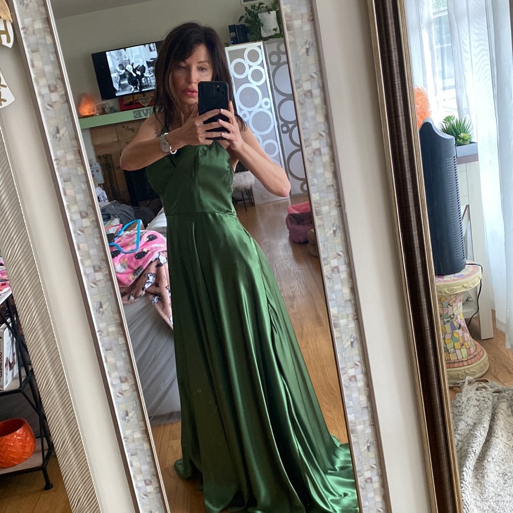 Formal Dress - Picture 5 of 8